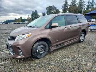 TOYOTA SIENNA XLE 8-PASSENGER